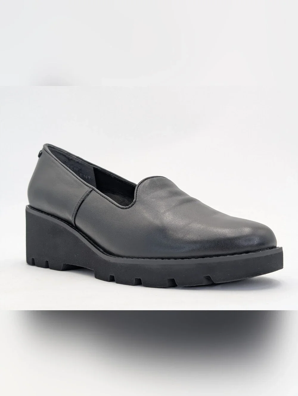 Vionic Willa Size 9 Genuine Smooth Black Leather Slip-On Moc-Toe Wedge Loafers